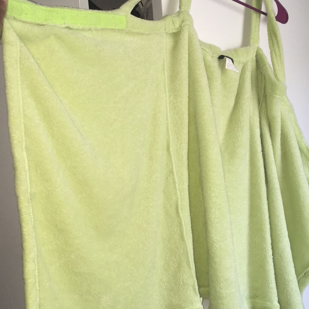 Robe - Picture 2 of 4